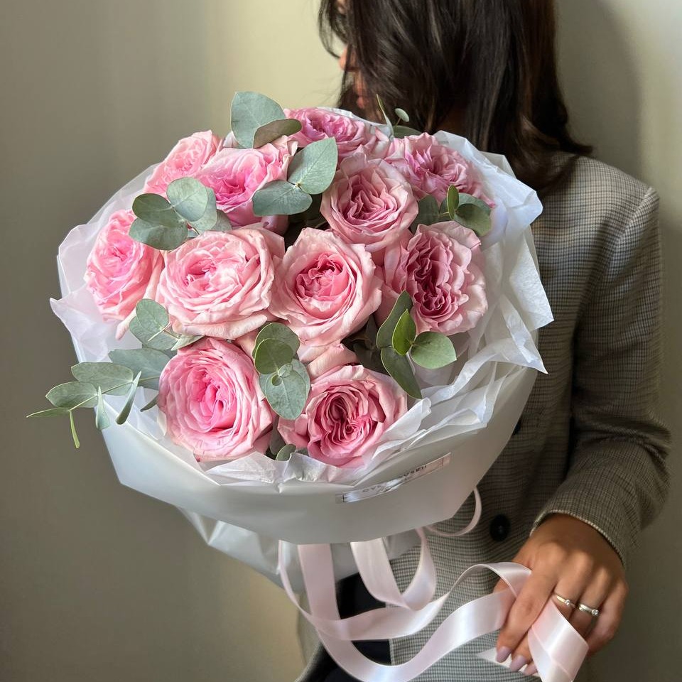 Букет «11 ароматных пионовидных роз»