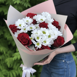 Букет "Милашка" из роз и хризантем