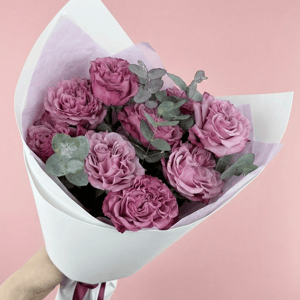 Букет из 9 роз с эвкалиптом