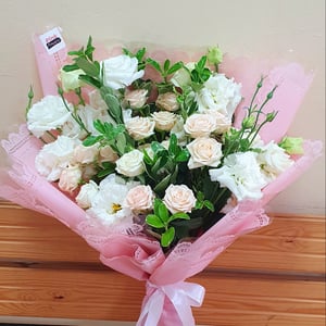 Букет «Вена» из эустом и роз