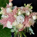 Букет «Розовая мечта» из эустом и гвоздик