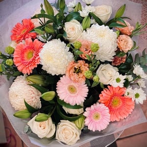 Букет «Персиковое варенье» из роз и гербер