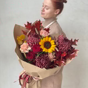 Букет «Осень зима» из роз и гвоздик