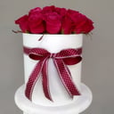 Шляпная коробка с цветами «Поцелуй любви» из роз