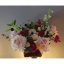 Корзина с цветами «Пикник в цветах» из роз и экзотических цветов