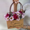 Шляпная коробка с цветами «Авторский букет 26 - С Днём рождения» из роз и хризантем