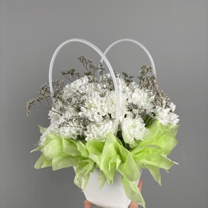 Коробка с цветами «Корзина с белой кустовой хризантемой»