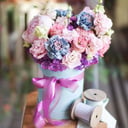 Композиция «Подарочек» из эустом и роз