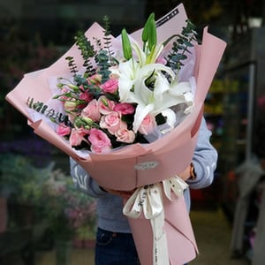 Букет «Большие пожелания» из роз и лилий