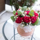 Шляпная коробка с цветами «Красные розы в коробке»