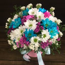 Шляпная коробка с цветами «Box 1» из хризантем