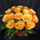 Шляпная коробка с цветами «15 оранжевых роз в коробочке»