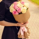 Букет «Из розовых и белых роз, 11 шт»