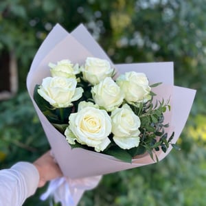 Монобукет из белых роз