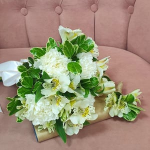 Букет и бутоньерка Прага