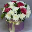 Шляпная коробка с цветами «Нежное послание» из роз и хризантем