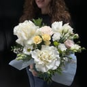 Коробка с цветами «Арива» из роз и хризантем