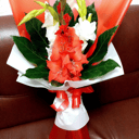 Букет из гладиолусов и аралии