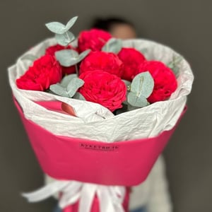 Букет из 7-ми пионовидных роз