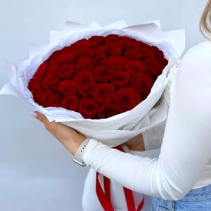Букет "Ред Наоми 51" из роз