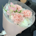 Букет из альстромерии и диантуса из гвоздик и хризантем