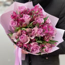 Букет «Пинки» из роз и альстромерий