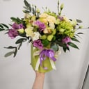 Композиция «Нимфа» из роз и эустом