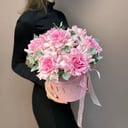 Шляпная коробка с цветами «Композиция из французских роз (328)»