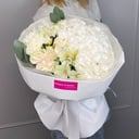 Букет «Белоснежка» из роз и гвоздик