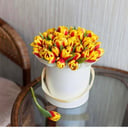 Шляпная коробка с цветами «Тюльпаны 35шт»