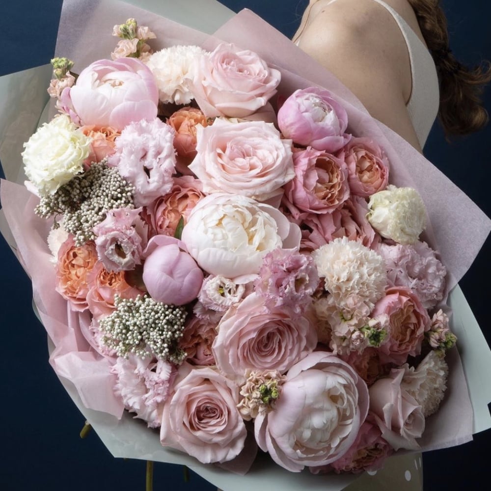 Букет «Вечное влечение» из эустом и пионов