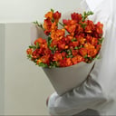 Букет из пламенных фрезий