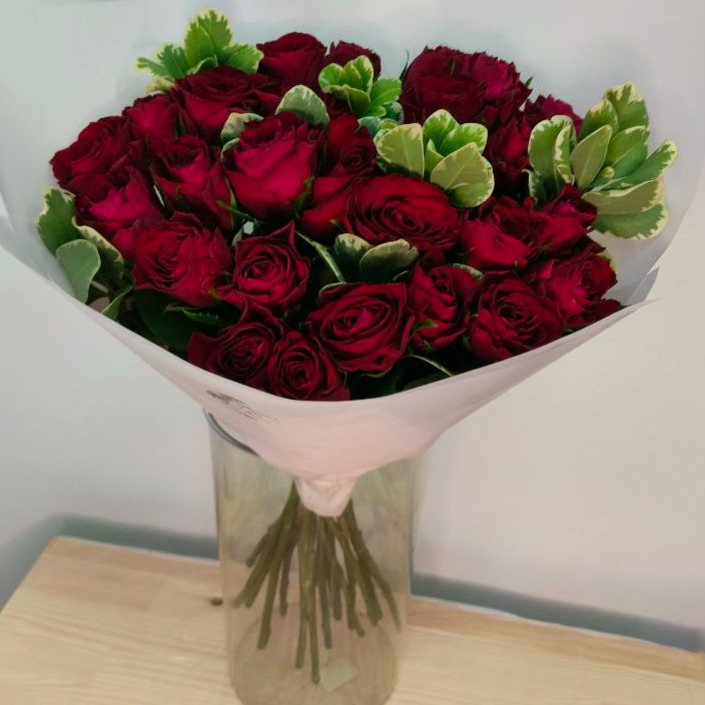 Букет из 27 красных роз Кения