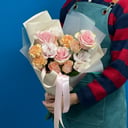 Авторский букет с розами и эустомой