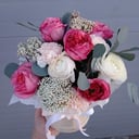 Шляпная коробка с цветами «Цветы в коробке Принцесса» из роз и гвоздик