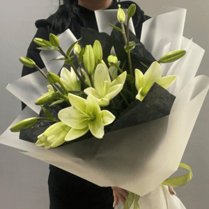 Монобукет из роскошных лилий