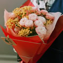 Букет «Валентинка» из роз и гипсофил