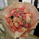 Букет «Зефир» из гвоздик и гипсофил