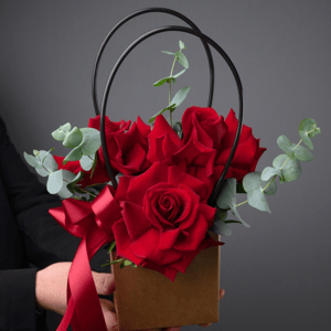 Алый шик коробка с красными розами