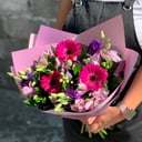 Букет к 1 сентября 3 из эустом и альстромерий