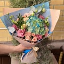 Букет «Море волнуется» из эустом и роз