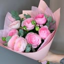 Букет «9 ранункулюсов и эвкалипт» из экзотических цветов