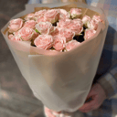 Букет 83 из кустовой пионовидной розы