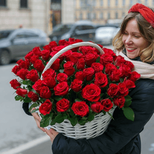 51 роза в корзинке