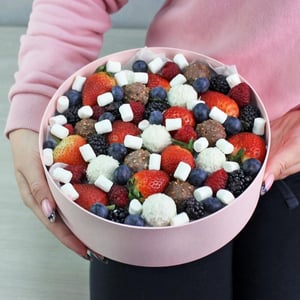 Клубничная коробочка сладкая нежность
