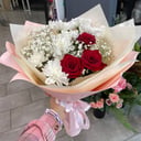 Букет «Чарующий взгляд» из роз и хризантем