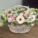 Корзина с цветами «Утренняя нежность» из роз и гербер