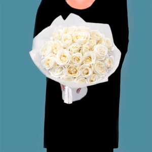 Букет 25 белых роз в упаковке