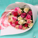 Букет «25 нежных разноцветных роз 50 см»