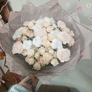 Букет "Нежный" из роз и гвоздик